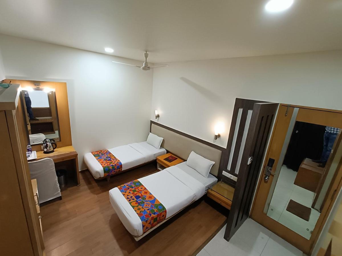 Rapid Lakme Executive Hotel Пуна Экстерьер фото