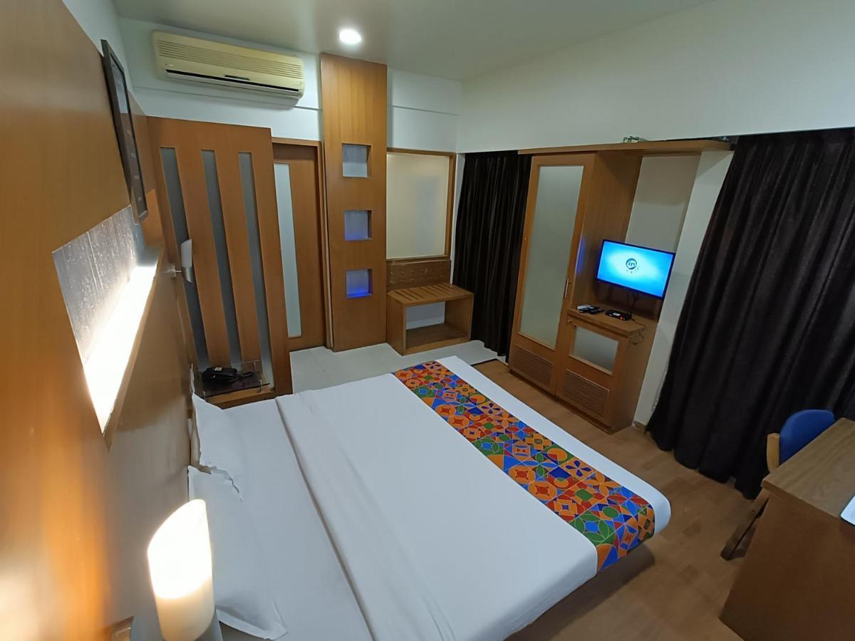 Rapid Lakme Executive Hotel Пуна Экстерьер фото
